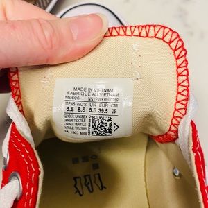8.5 Converse RED, never been worn